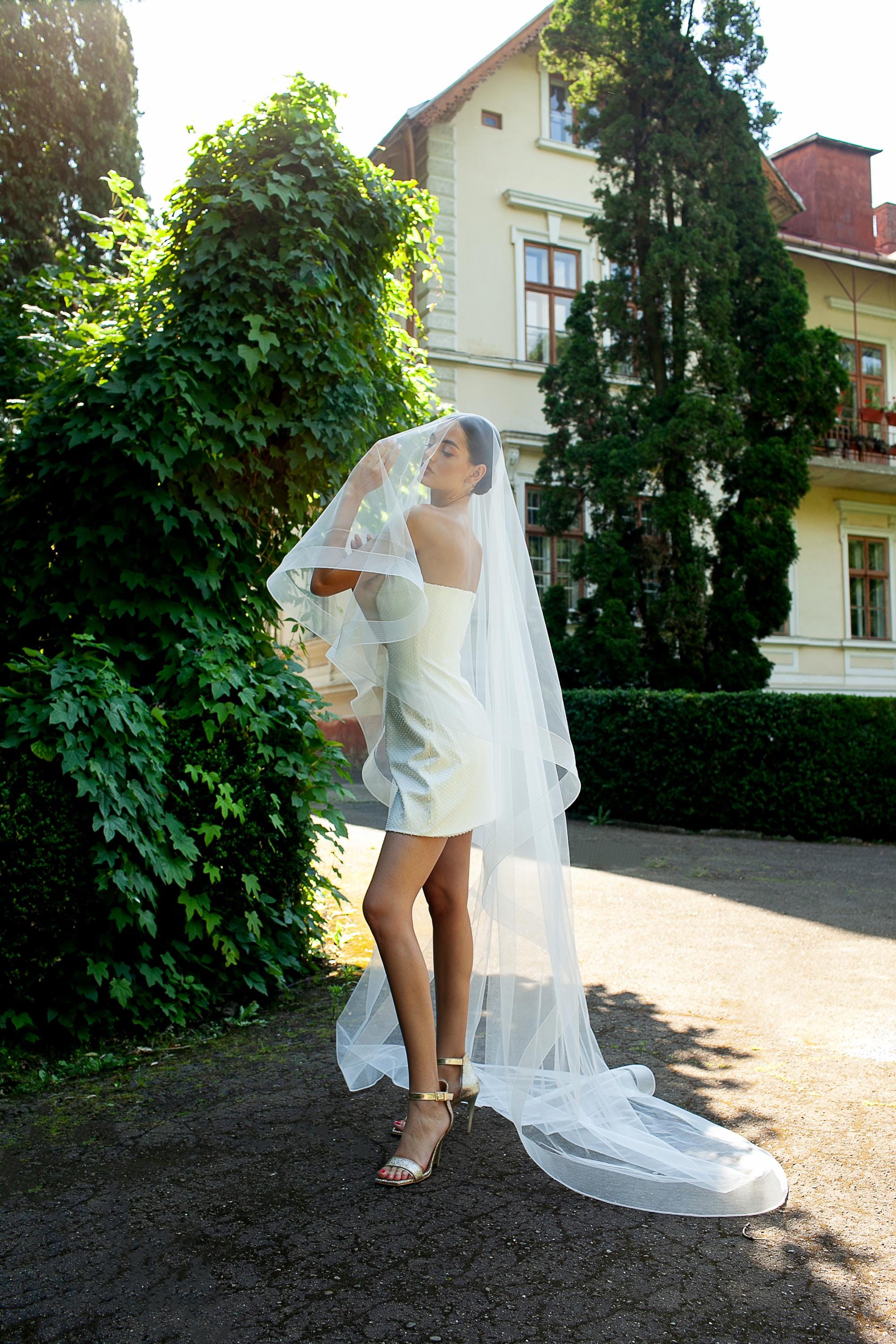 Horsehair Trim Wedding Veil in Different Sizes