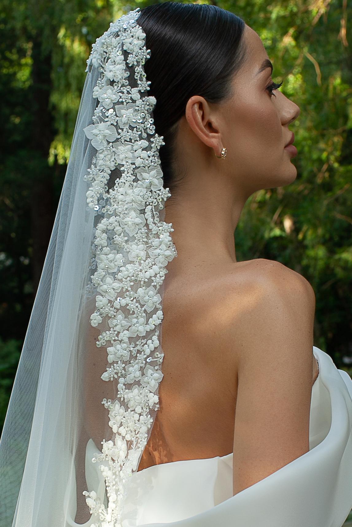 Veil Embroidered with Lace with small Flowers along the Edge