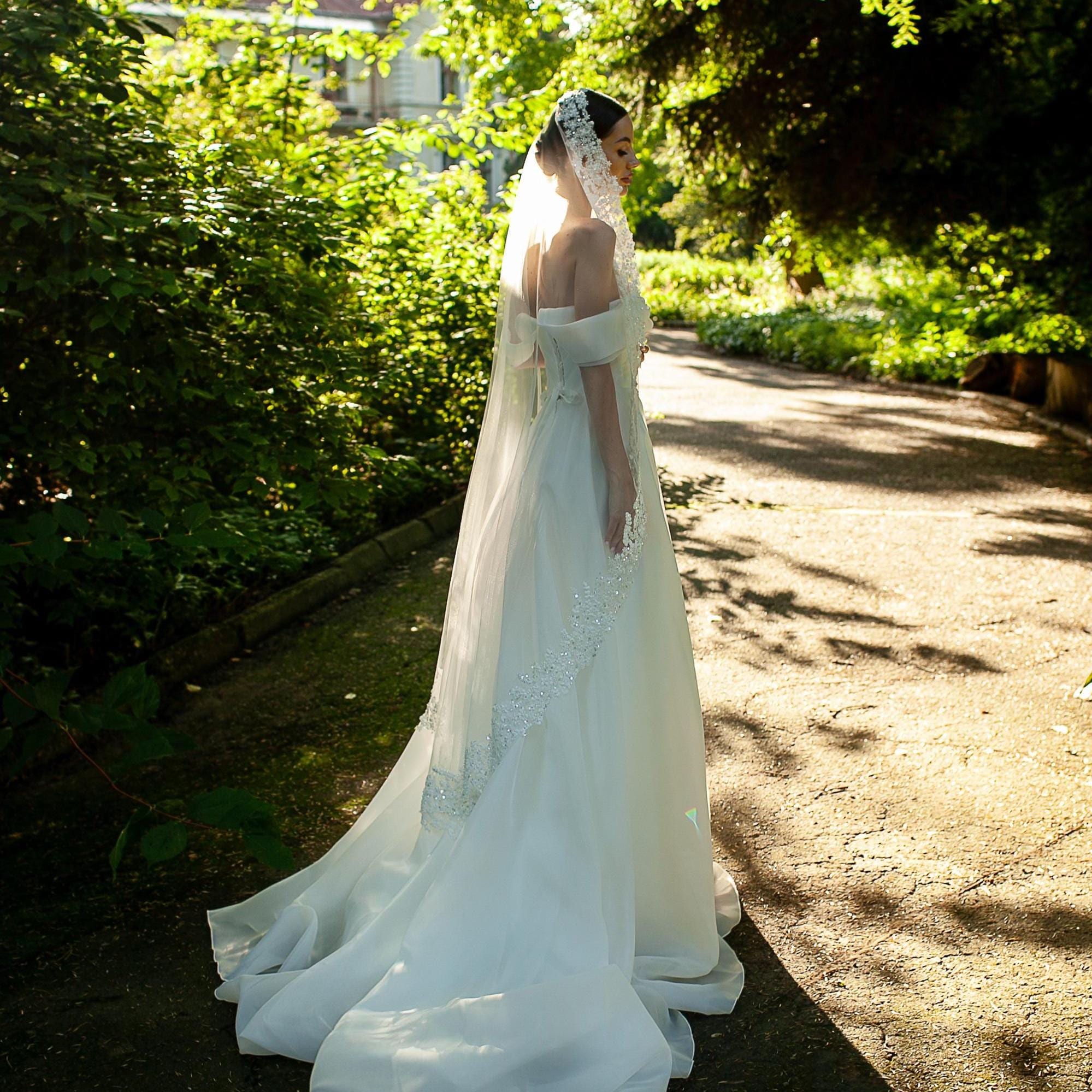 Veil Embroidered with Lace with small Flowers along the Edge