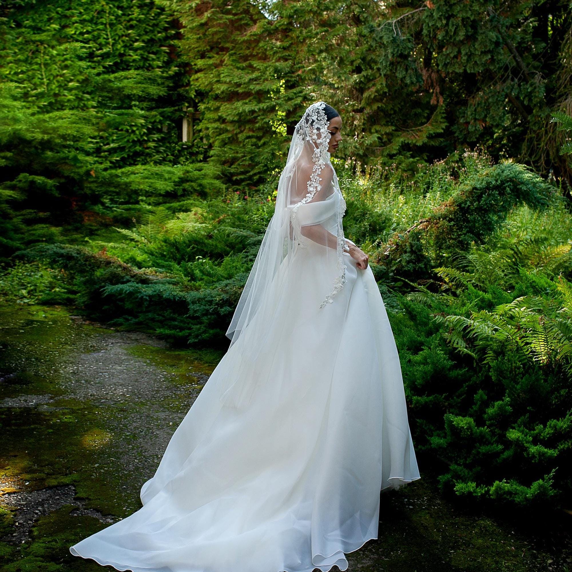 Bridal veil Lace 3D leaves with sequins