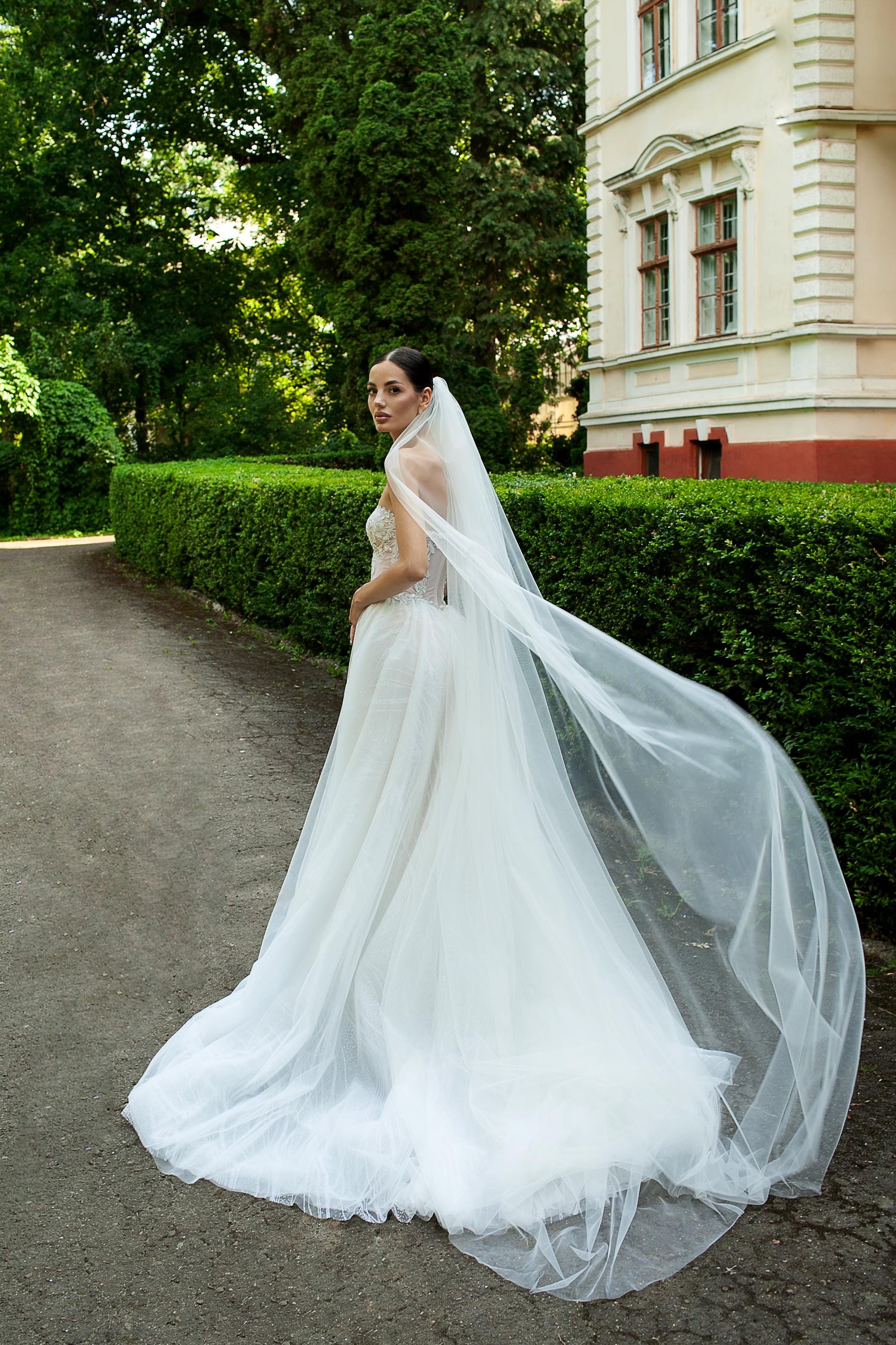 Classic Simple Long Bridal Veil in Different Sizes