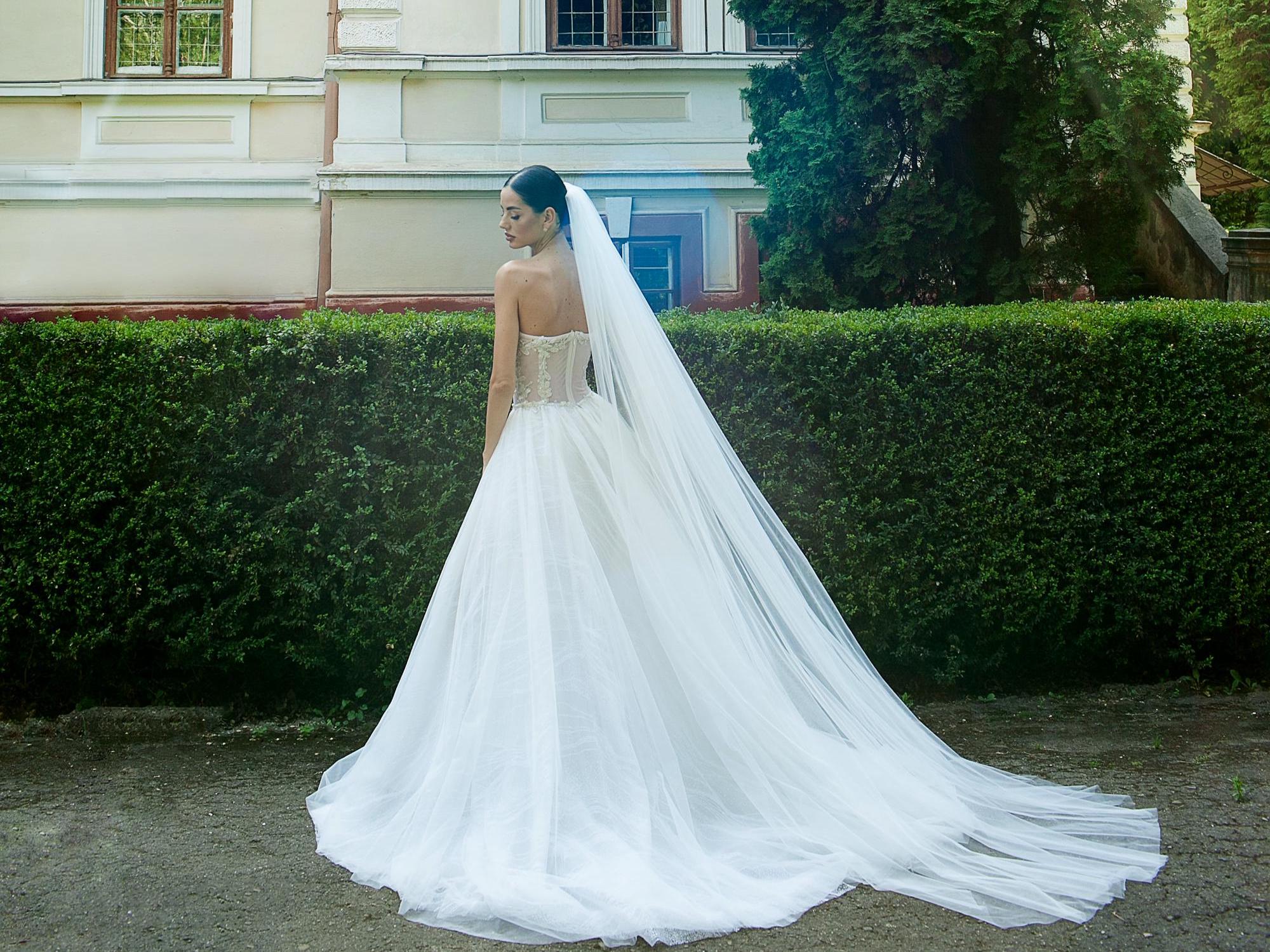 Classic Simple Long Bridal Veil in Different Sizes