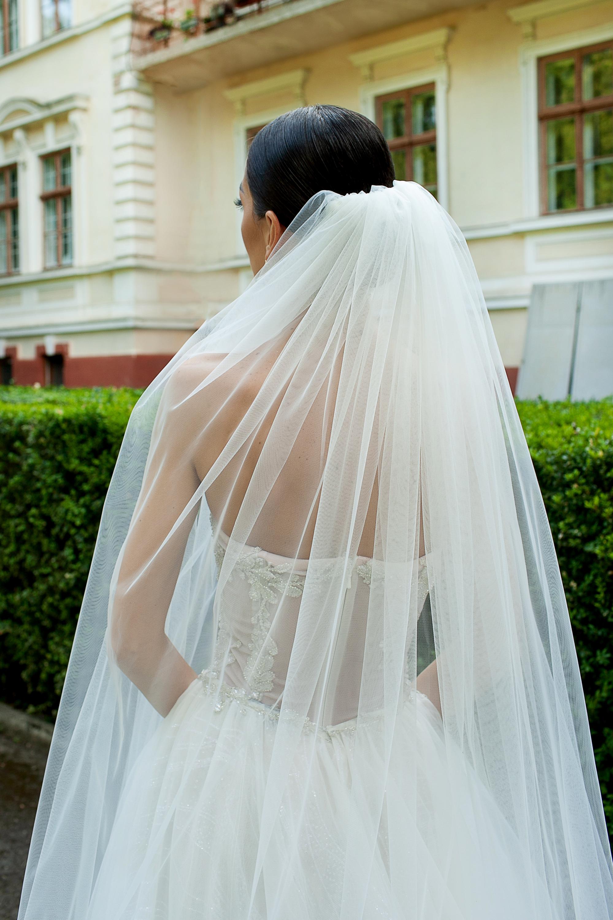 Classic Simple Long Bridal Veil in Different Sizes