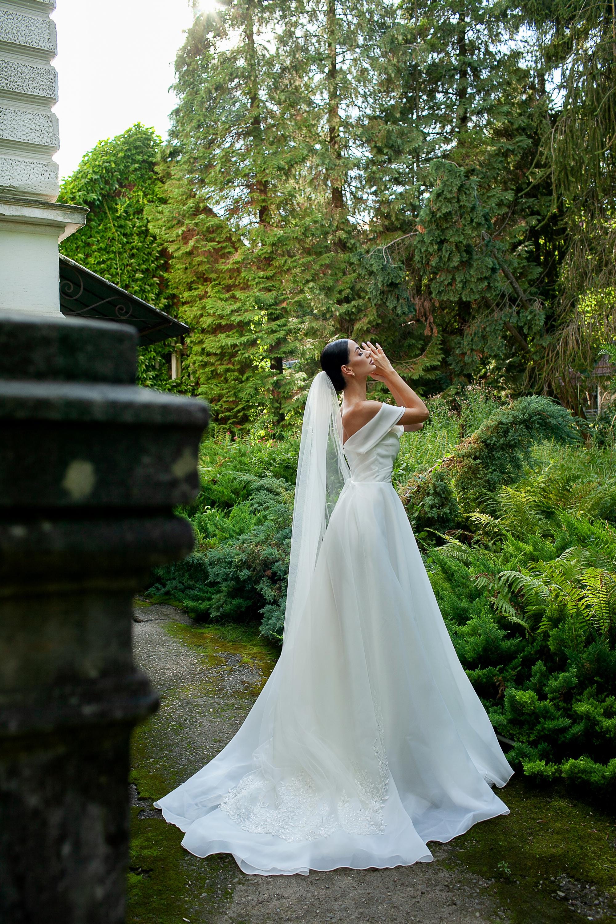 Elegant Lace Bridal Veil | Embroidered with Pearls, Beads & Sequins