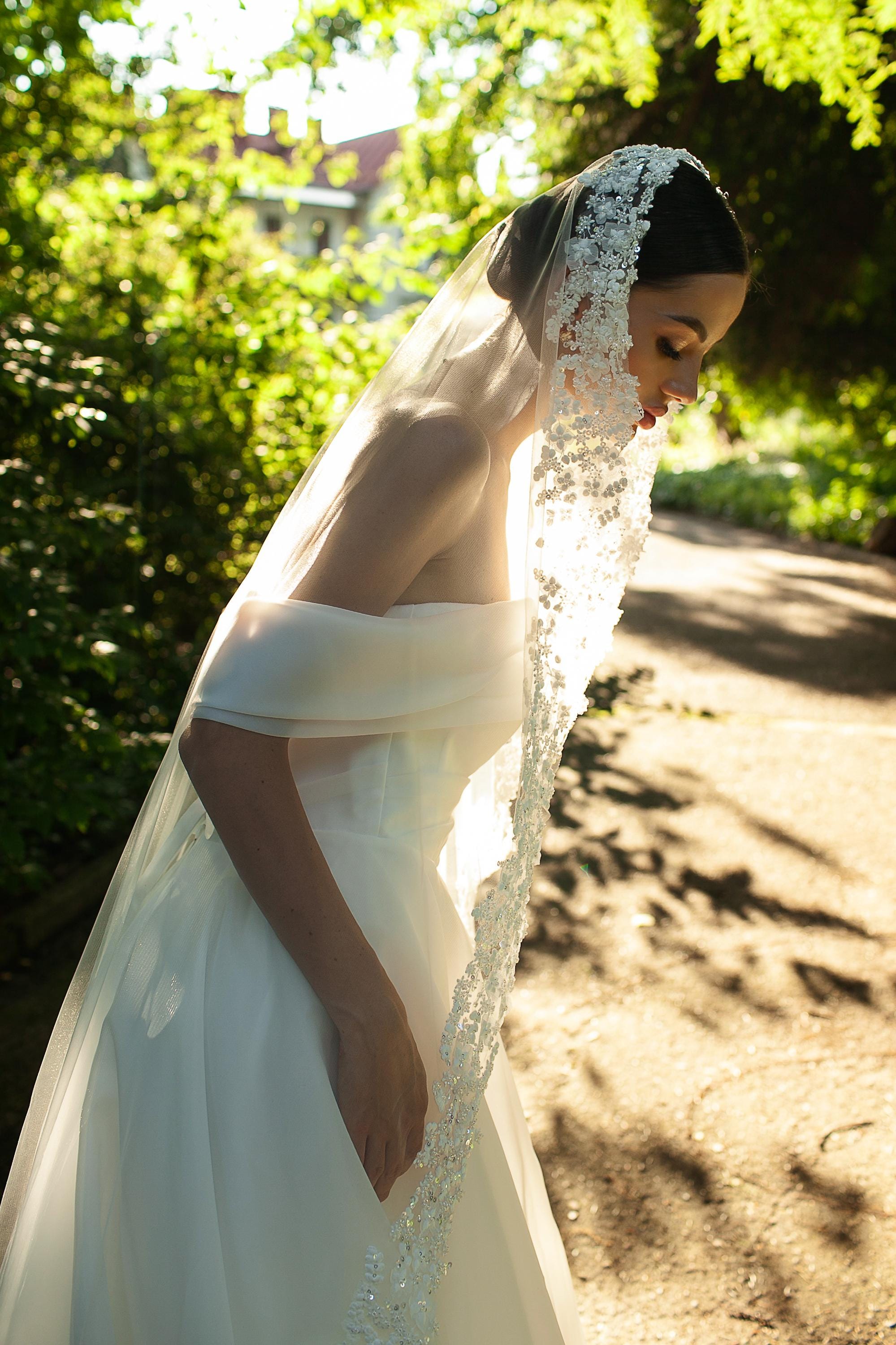 Veil Embroidered with Lace with small Flowers along the Edge