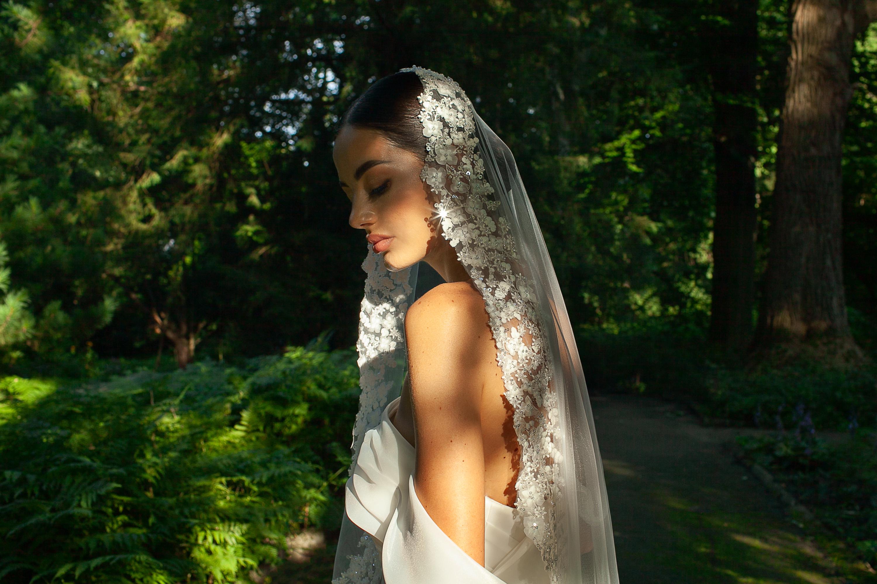 Veil Embroidered with Lace with small Flowers along the Edge