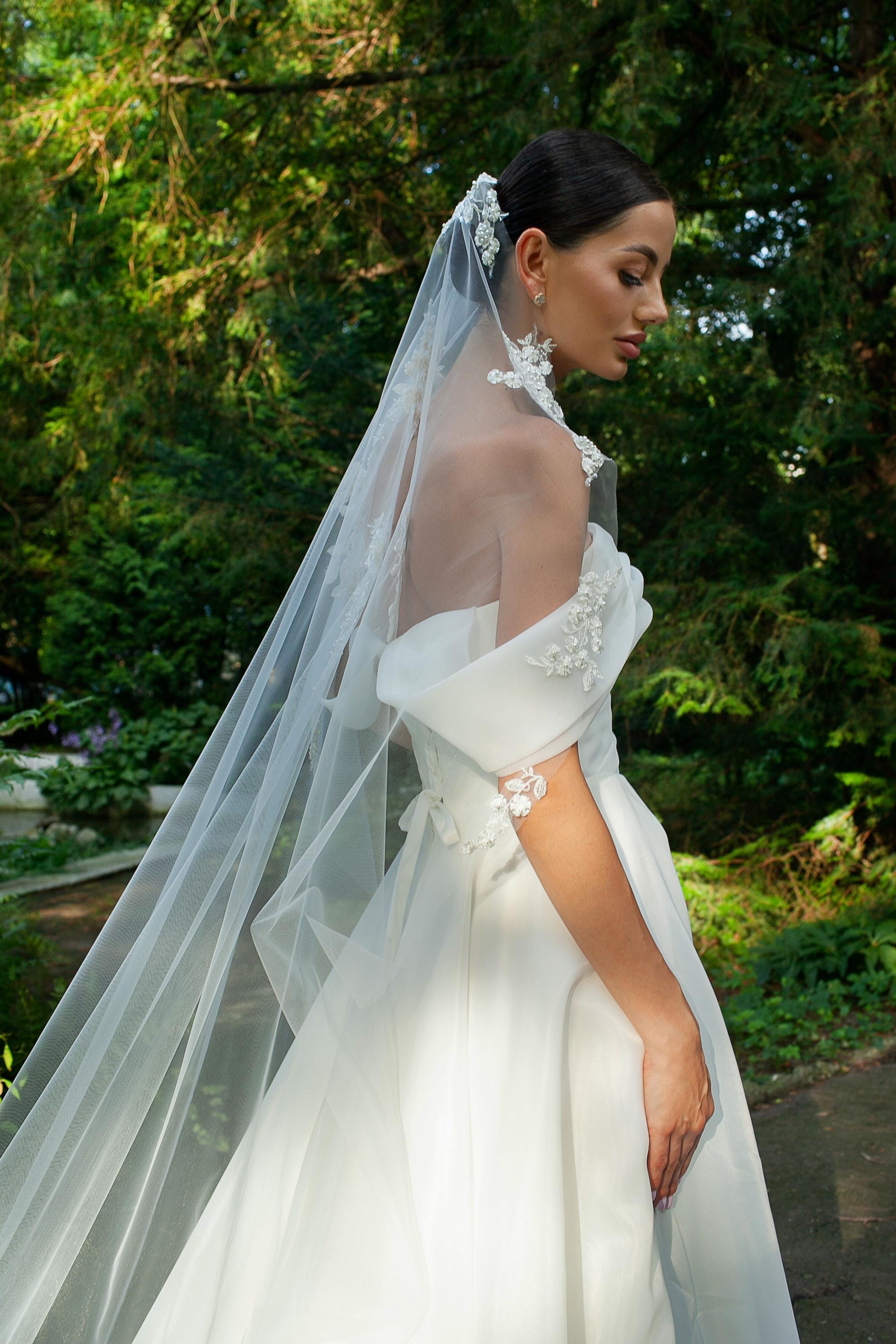 Long Wedding Veil with Floral Lace and Pearls