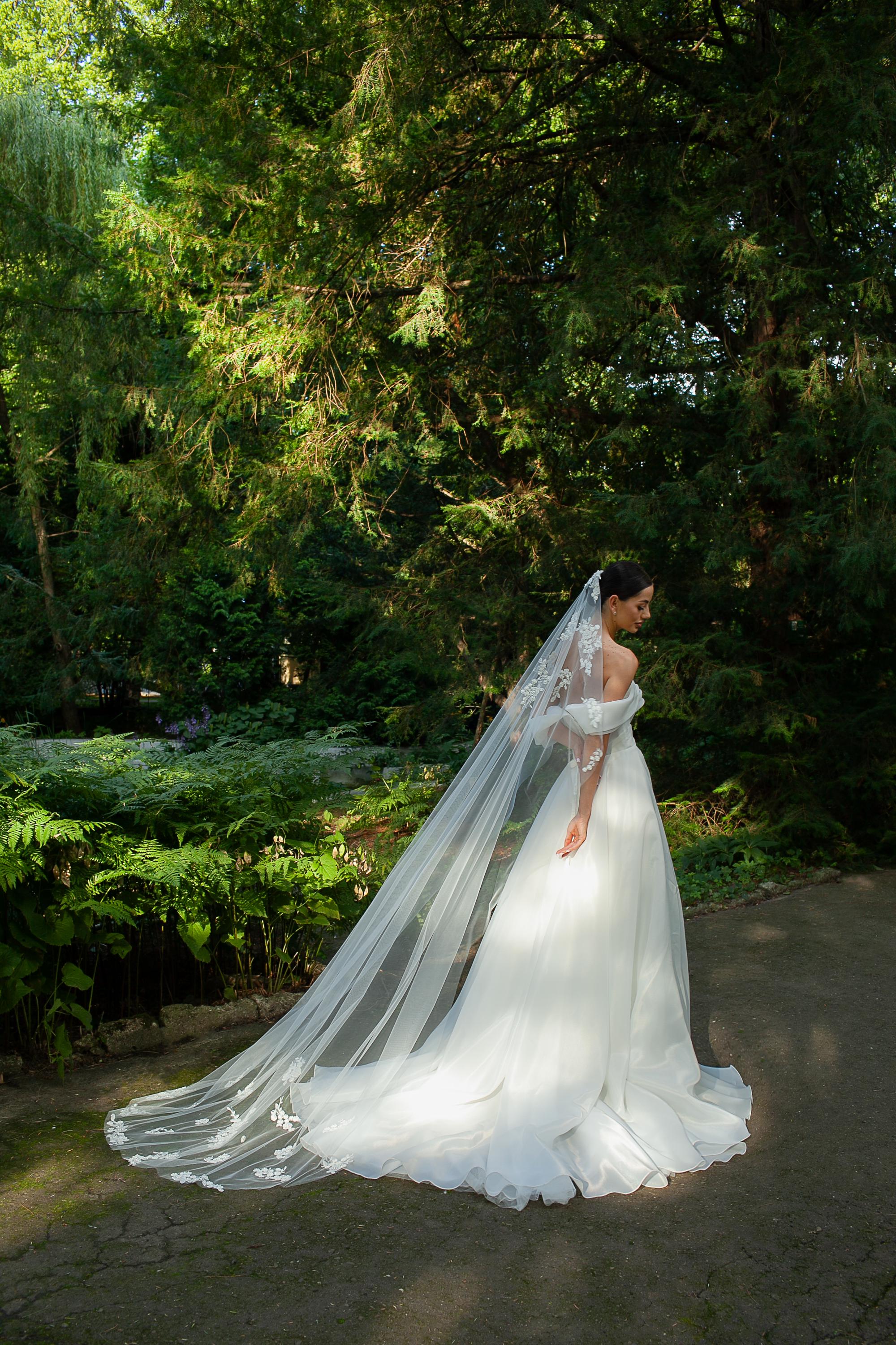 Long Wedding Veil with Floral Lace and Pearls